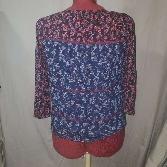 LUCKY Brand Blue and White With Red Flowers 3/4 Sleeves Boho Top.  Size S. - Picture 3 of 6